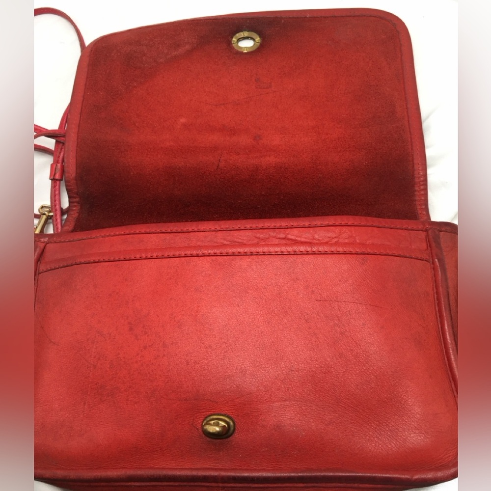 COACH Vintage Leather Flap TurnLock Messenger Shoulder Handbag Red NYC USA Small - Picture 13 of 16